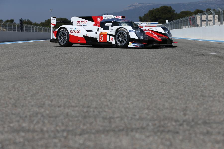  Toyota TS050 Hybrid 2016 года  (фото 10 из 27)